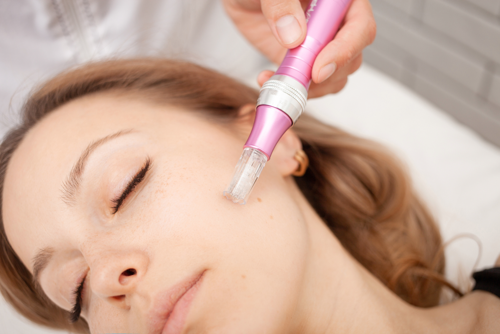 Microneedling & LED therapy